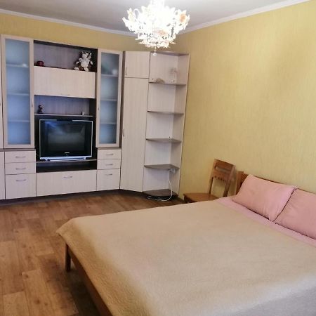 Уютная Квартира На Лётной 6 Chernigov Exterior foto