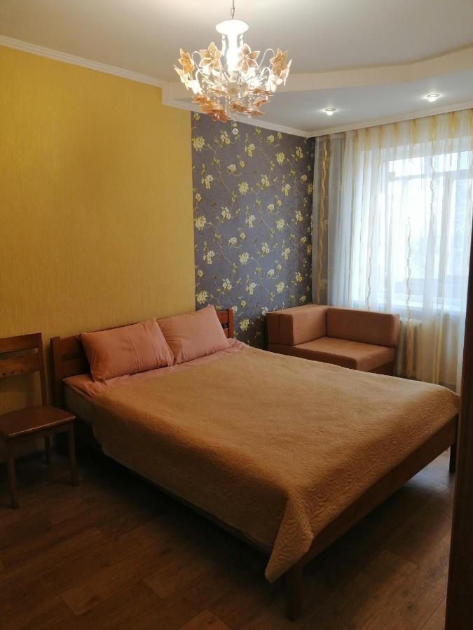 Уютная Квартира На Лётной 6 Chernigov Exterior foto