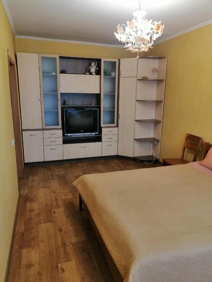 Уютная Квартира На Лётной 6 Chernigov Exterior foto