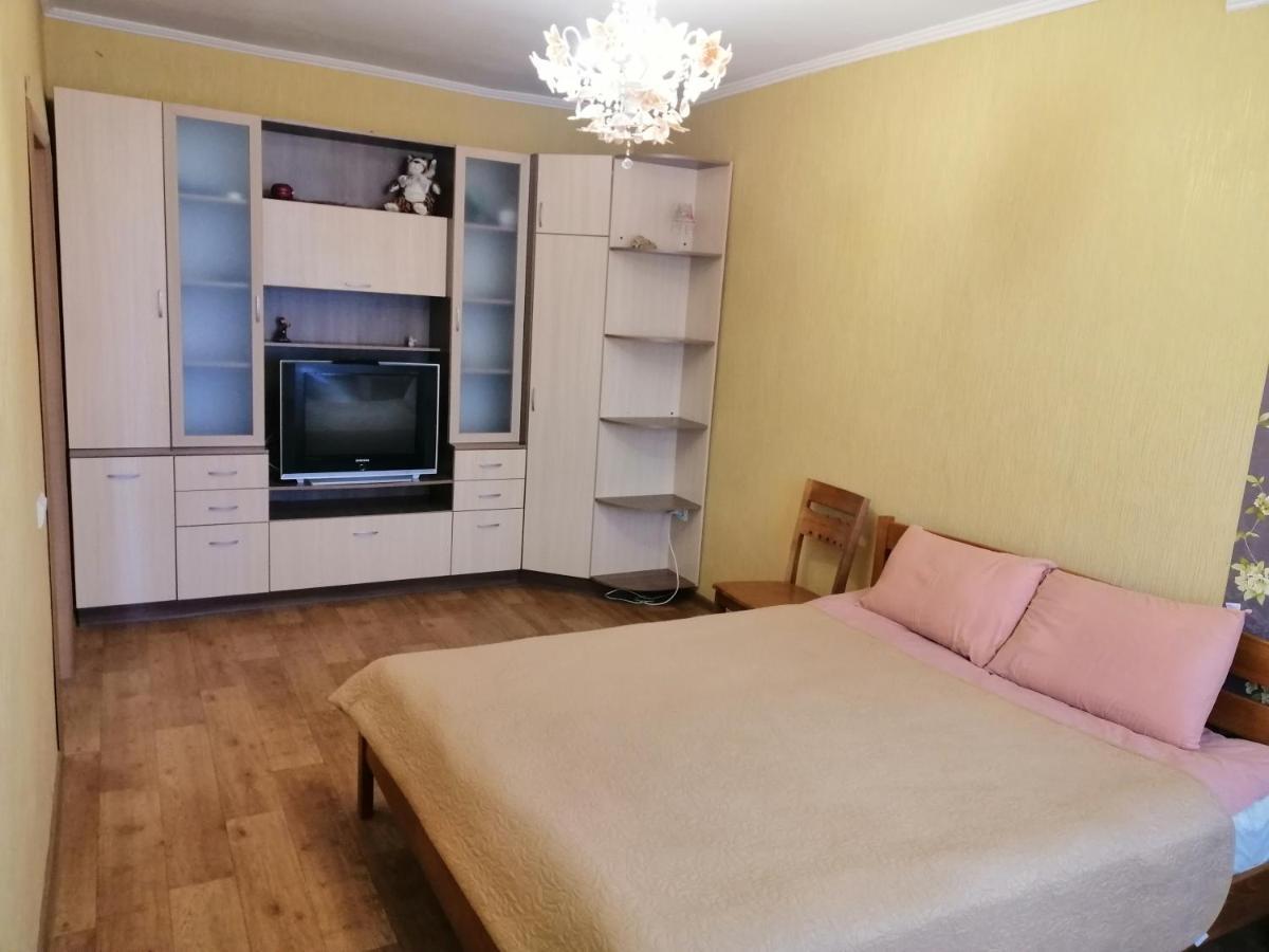 Уютная Квартира На Лётной 6 Chernigov Exterior foto